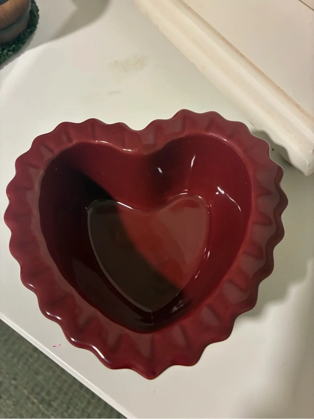 Heart-Shaped Ceramic Jewelry Dish in Deep Red